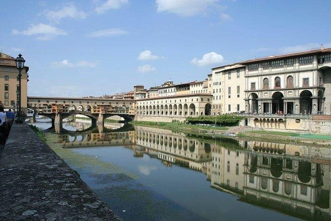 FLORENCE: Uffizi Gallery + Palazzo Vecchio monolingual Guided Tour - Small Group - Entering Uffizi Gallery with timed entry and a small-group pace
