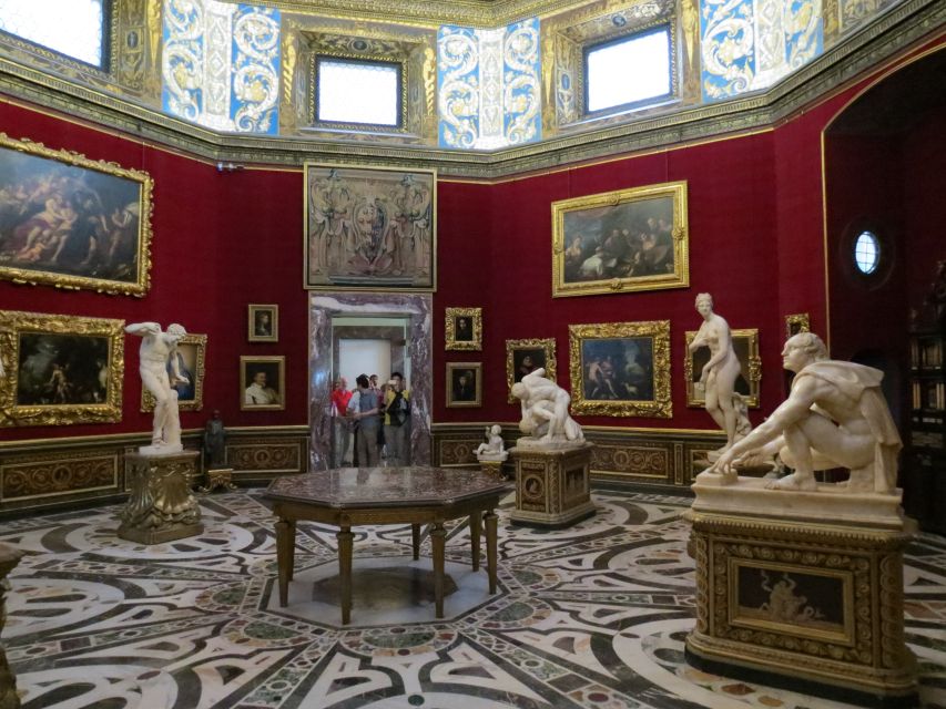 Florence: Uffizi Gallery Private Treasure Hunt for Families - Loggia dei Lanzi: Sculpture Clues You Can Actually See