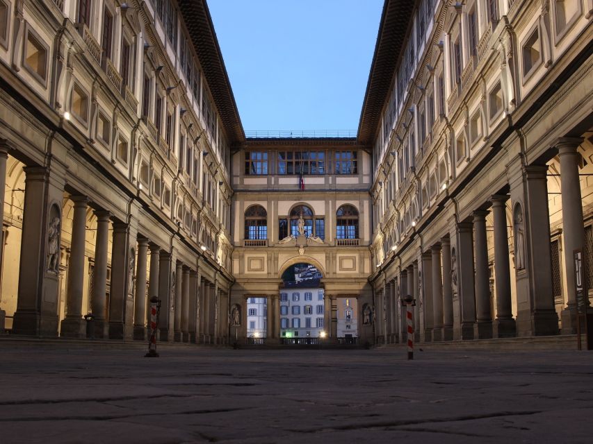 Florence: Uffizi Gallery Private Treasure Hunt for Families - Start at Neptune Fountain: Getting Your Bearings in Florence