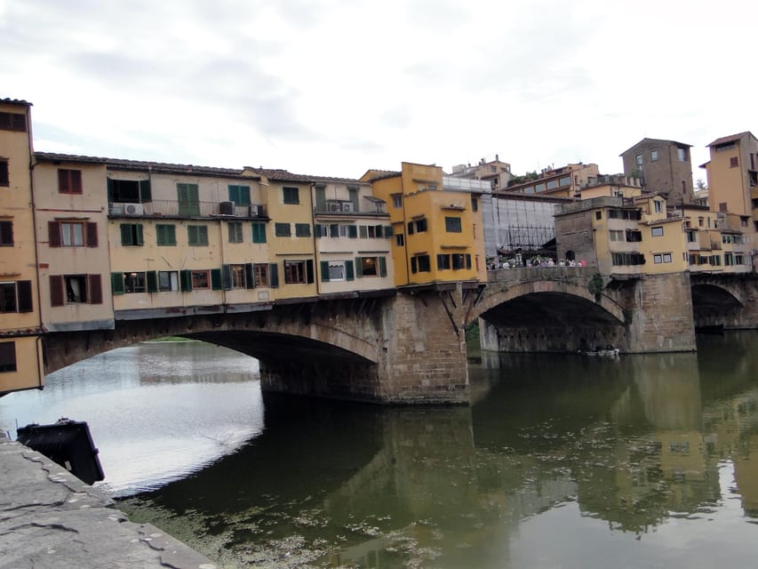 Florence: Vasari Corridor and Uffizi Gallery Exclusive Tour - Walking the Corridor: Medici Clout in Plain Sight