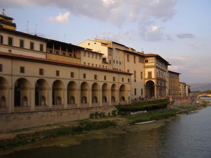 Florence: Vasari Corridor and Uffizi Gallery Exclusive Tour - Guides, Pacing, and Crowd Control: What Makes or Breaks It