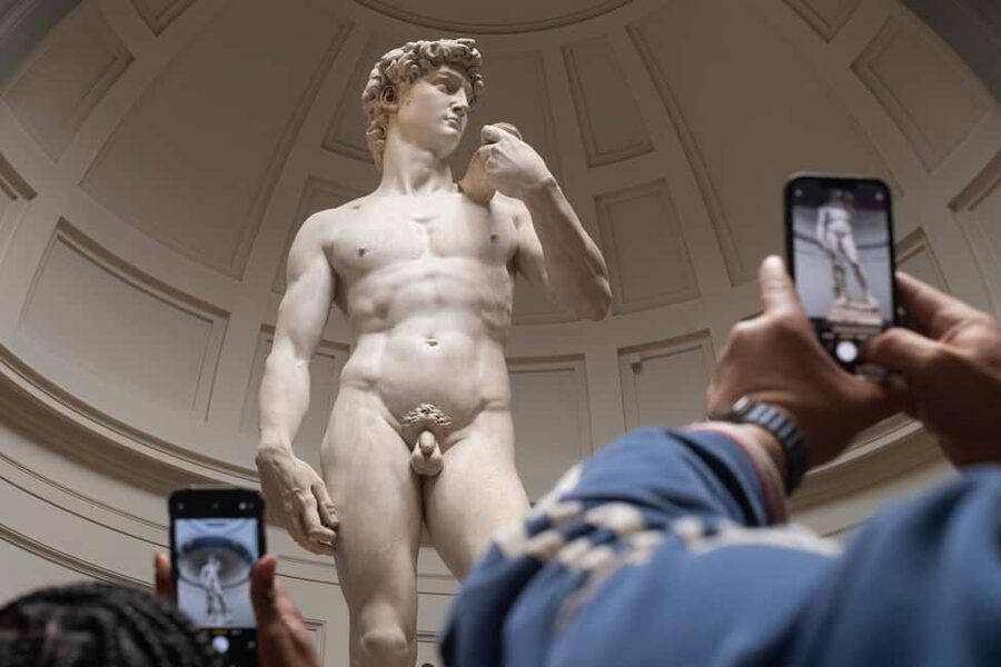 Florence: Walking Tour with David, Duomo & Uffizi Gallery - Piazza della Signoria and Loggia dei Lanzi: where politics becomes sculpture