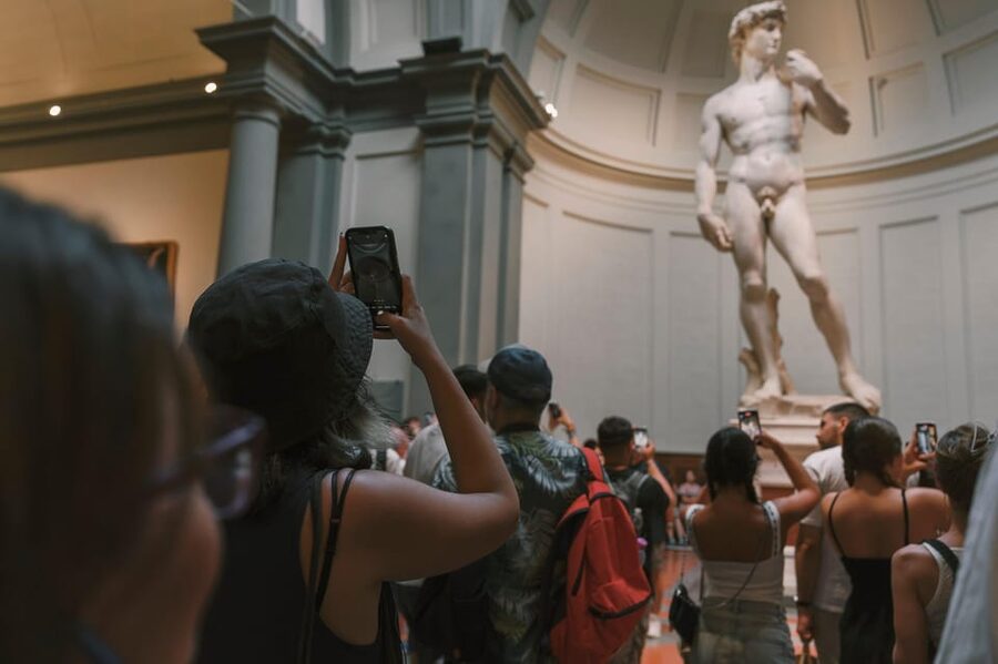 Florence: Walking Tour with David, Duomo & Uffizi Gallery - Ponte Vecchio: the photo stop that actually tells a story