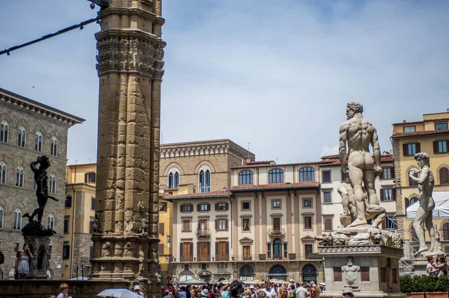Florence: Walking Tour with Skip-the-Line Accademia Gallery - Piazza della Signoria and Palazzo Vecchio: Florence as a power center