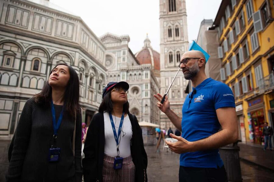 Florence: Walking Tour with Skip-the-Line Accademia Gallery - Piazza della Repubblica: a breather between big-ticket sights