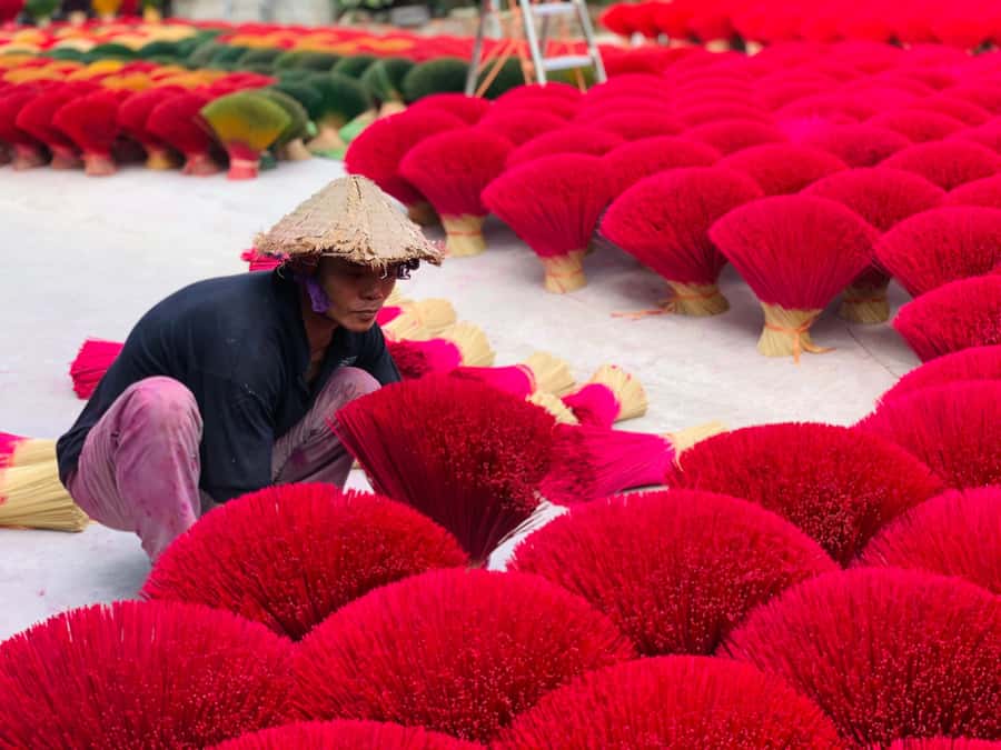 From Hanoi: Incense Village, Conical Hat and HaThai Art Tour - Chuong conical hat village: learn, then paint your own