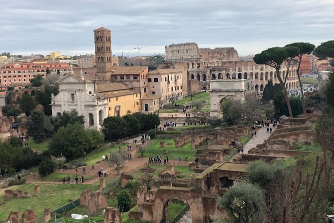 Golf Cart Private & Customizable tour of Rome & Colosseum (3/5h) - Colosseum stop: seeing the icon without getting swallowed by crowds