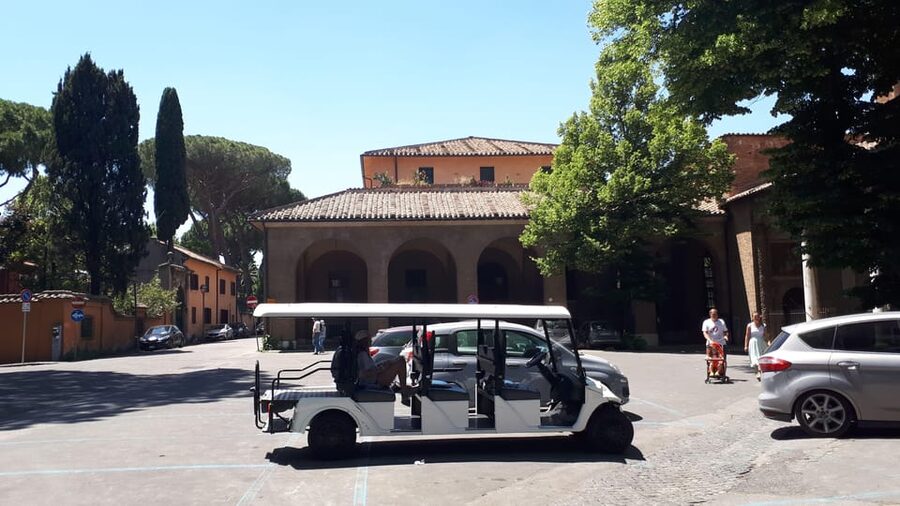 Golf Cart Tour: Private Experience of Rome's City Center - Vatican City stop: a fast look at a huge target