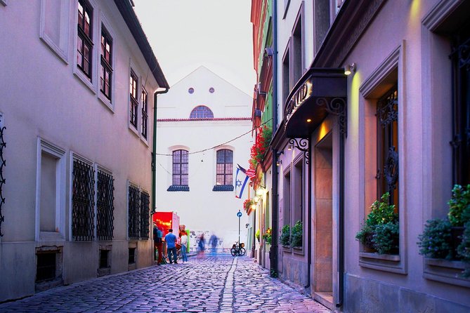 Kazimierz, Jewish Ghetto, Schindler's List story - Golf Cart Tour - Corpus Christi Church and the Catholic Kazimierz contrast