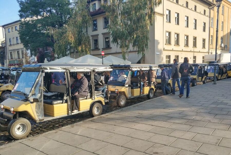 Krakow: Jewish Quarter and Ghetto Electric Golf Cart Tour - Kazimierz in a Golf Cart: Fast Sightseeing Without the Sprint