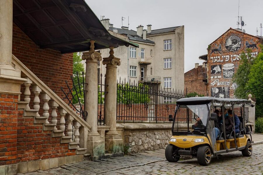Krakow: Old Town and Wawel Castle Guided Golf Cart Tour - Rolling Through Krakow Old Town by Electric Golf Cart