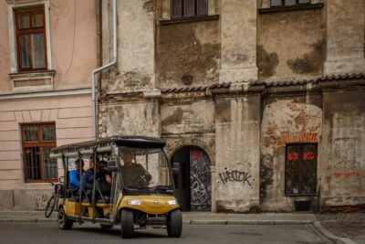 Krakow: Old Town and Wawel Castle Guided Golf Cart Tour - Price and Value for 50 Minutes of Guided Sightseeing