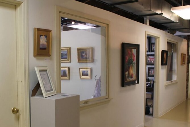 Lexington's Art Walk Tour - The Downtown Stroll: Murals, Sculptures, Historic Buildings, and Landmark Stories