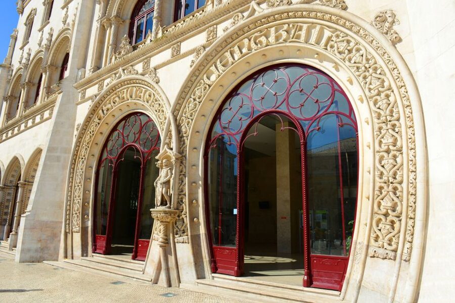 Lisbon: 2-Hour Private City Highlights Kickstart Tour - Chiado churches and street corners: Loreto and São Roque in plain context