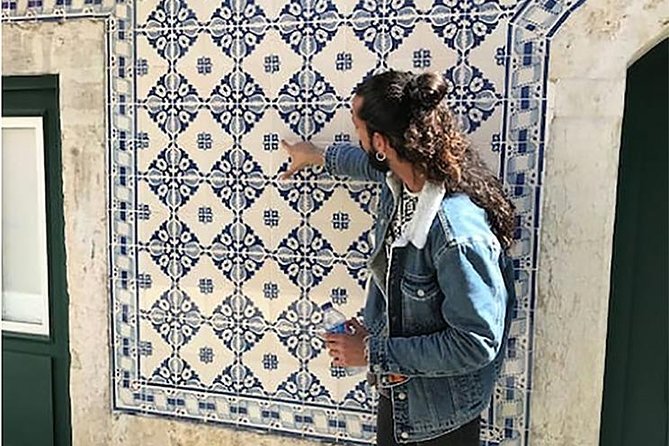Lisbon's Kickstart Tour with a Local - Mouraria (Moorish Quarter): where fado roots meet street life