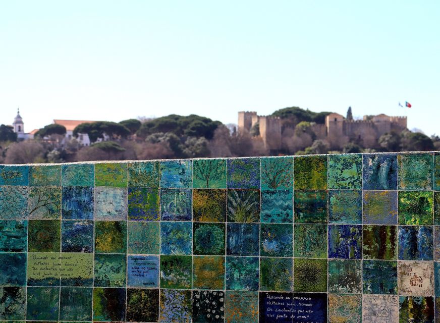 Lisbon: Street Art and Historical Walking Tour - São Jorge Castle area: old walls, new messages