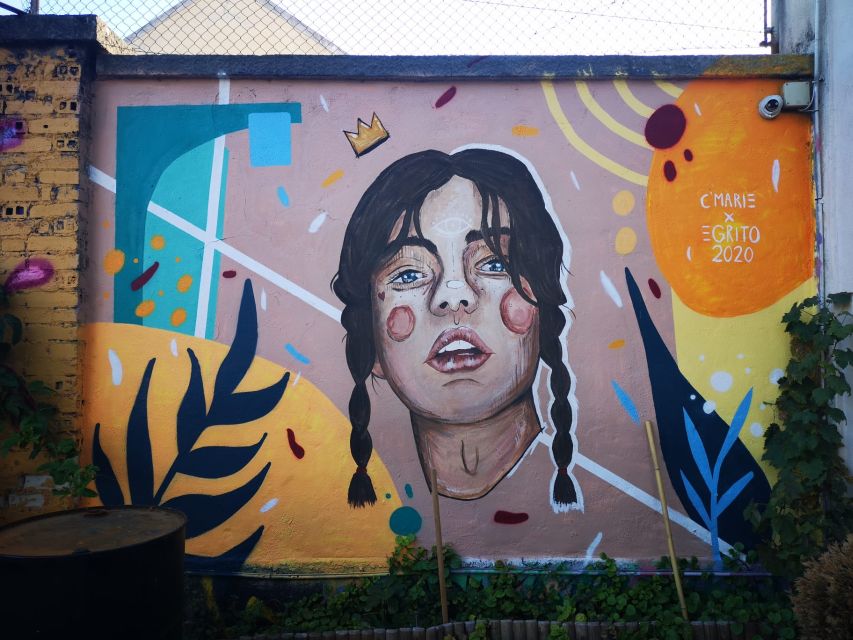 Lisbon: Street Art Tuk Tuk Tour - Key things that make this street art tuk-tuk tour work