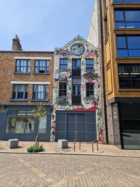 London: East End Instagrammable Street Art & Graffiti Tour - art’otel London Hoxton and the Shakespeare twist near New Inn Broadway