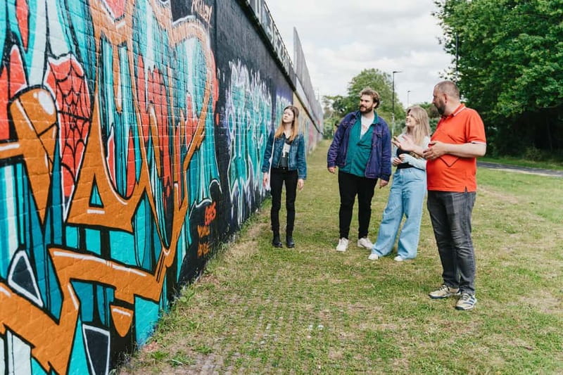 London: East End Instagrammable Street Art & Graffiti Tour - Whitechapel Gallery: starting with context, not just cameras