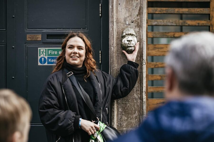 London: East End Street Art Tour and Spray Painting Workshop - Whitechapel workshop (45 minutes): learning spray skills you can use again