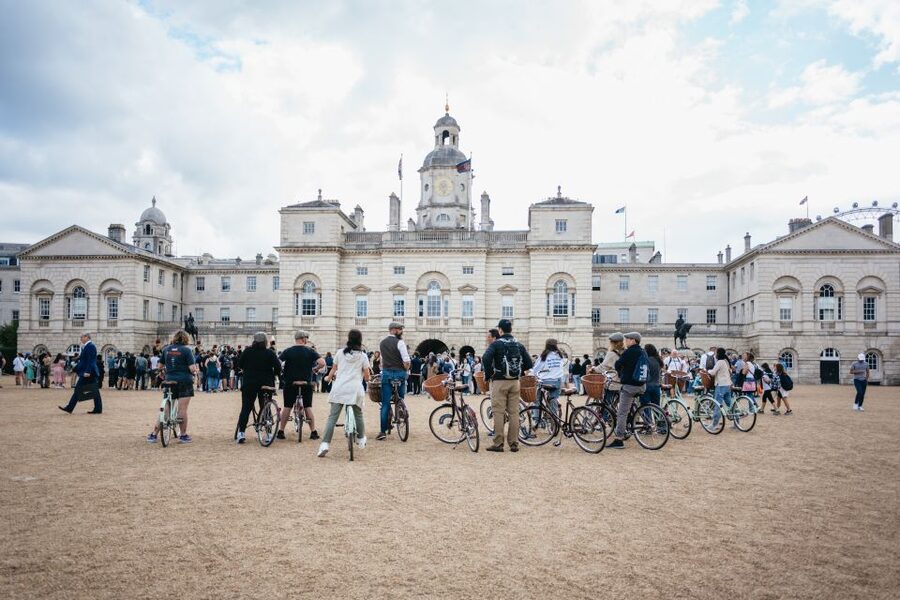 London: Landmarks & Secrets Bike Tour with Pub & Street Art - Meet at Lambeth: how the start sets up an easy London ride