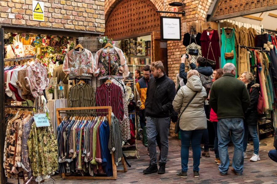 London: Markets, Street Art, and Camden Town Walking Tour - The metro reset: why the 20-minute ride matters
