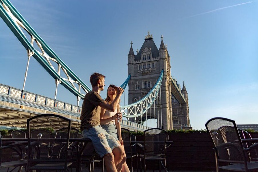 London: Private City Kickstart Walking Tour - Shakespeare’s Globe, the bridges, and the Thames viewpoint lesson