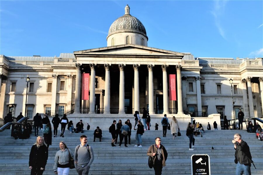 London: Private Tour of the National Gallery with tickets - Van Eyck memorial and how portraiture develops
