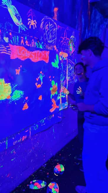 Lyon : Neon painting in an artist's studio - gallery - Key Points Worth Your Attention
