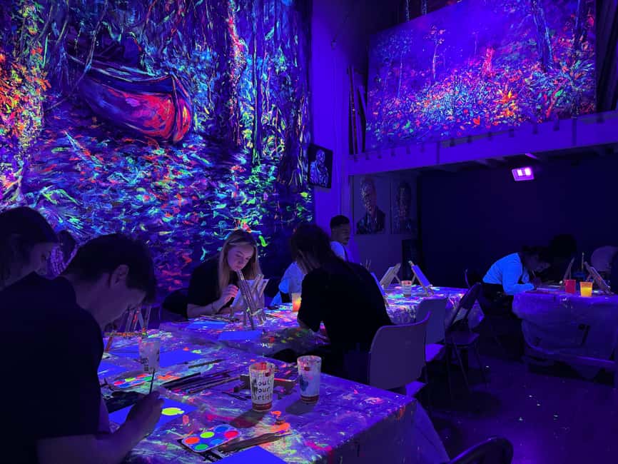 Lyon : Neon painting in an artist's studio - gallery - Fluorescent Paint Basics You’ll Be Told Up Front