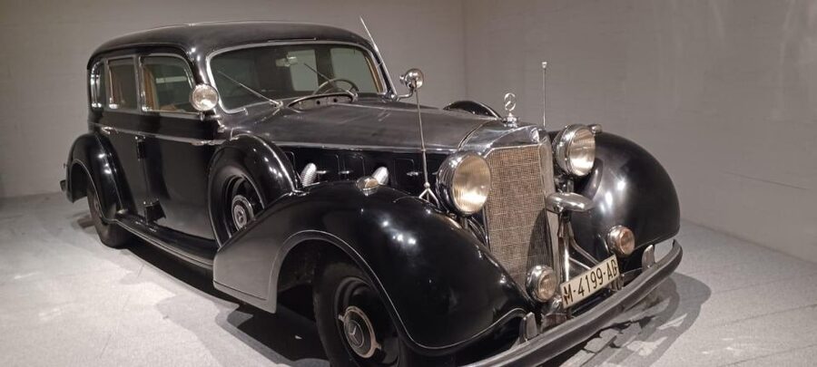 Madrid: Basic Guided Tour of the Royal Collections Gallery - Royal Art Stories You’ll Remember: Carriages, Columns, and Crowns