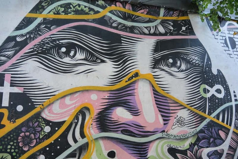 Madrid Street Art Tour (Malasaña Chueca Gran Via & Lavapies) - Photo stops and the MUELLE signature: Learning to read a wall