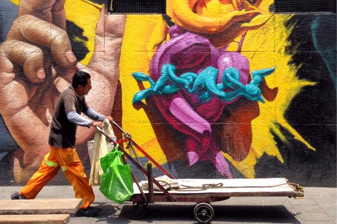 Mexico City Private Street Art Tour - Entering the Walk: Meet at Selina and Get Your Bearings