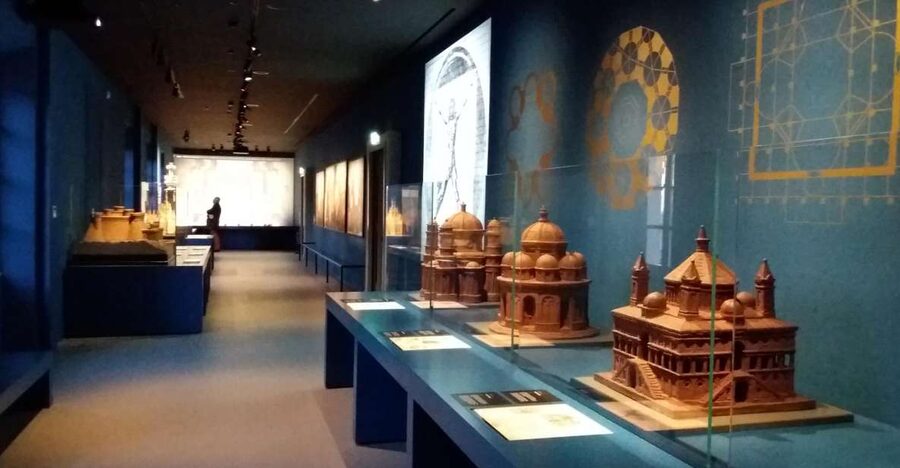 Milan: 1.5-Hour Leonardo da Vinci Gallery Tour - Leonardo’s machines: the armored carriage, printing press, and flying ship