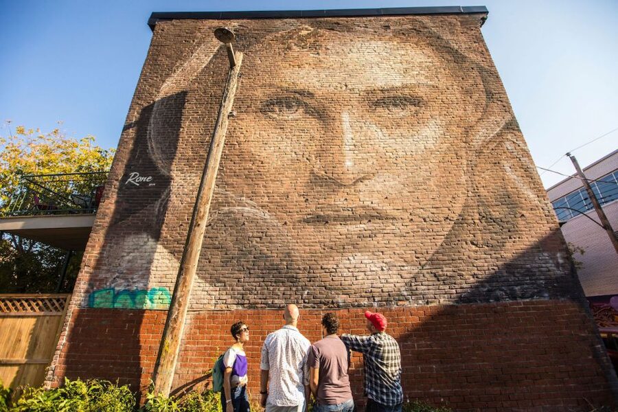 Montreal: Street Art & Mural 2-Hour Guided Walking Tour - Hôtel10 meeting point: starting your route in the right place