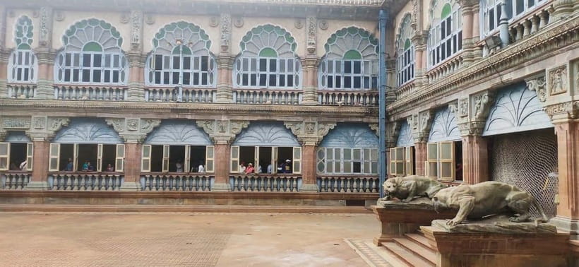 Mysore: Palace, Art Gallery & Devaraja Market Walking Tour - Devaraja Market in 30 Minutes: Color, Smell, and a Simple Photo Hit