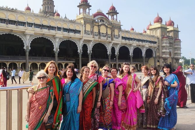Mysore Palace + Jaganmohana Art Gallery + Devaraja Market = Mysore Heritage Walk - Why this Mysore heritage walk works better than a taxi loop
