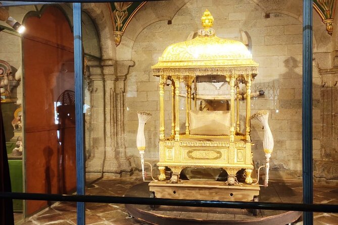 Mysore Palace + Jaganmohana Art Gallery + Devaraja Market = Mysore Heritage Walk - Shoes, socks, and the small things that decide whether you enjoy it