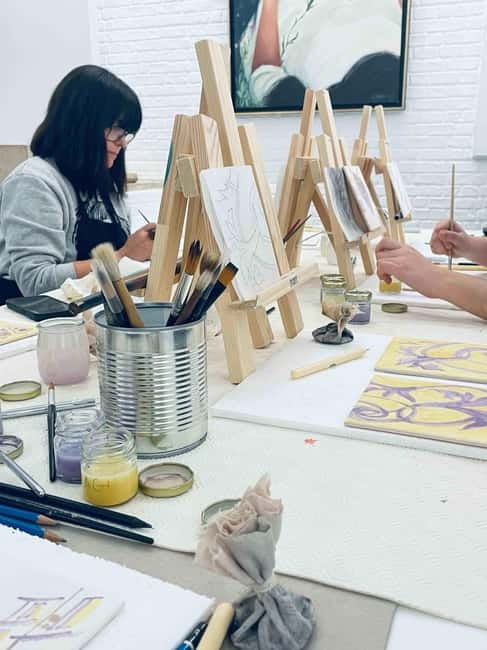 Paint your tile and create your unique piece in an art gallery in Lisbon - Why Portuguese azulejos make the best souvenir