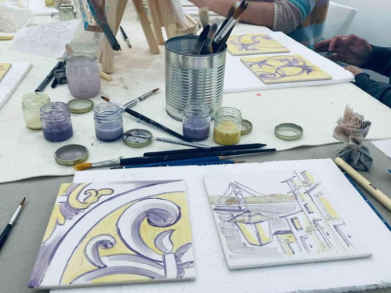 Paint your tile and create your unique piece in an art gallery in Lisbon - Tile history and technique basics before the first brushstroke
