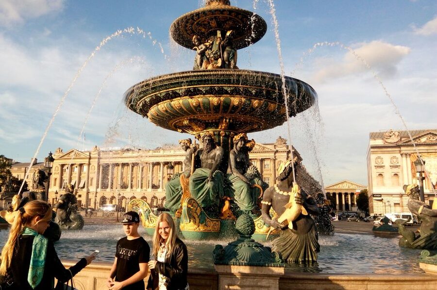 Paris: 2.5-Hour Private City Highlights Kickstart Tour - Eiffel Tower outside: a clean finish with built-in context