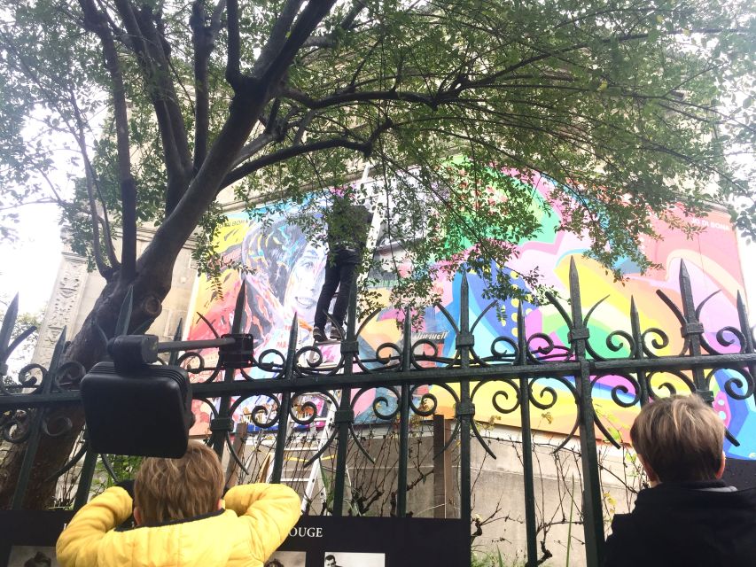 Paris: Montmartre Street Art Tour with an Artist - The hilltop church area and views: why the pauses matter