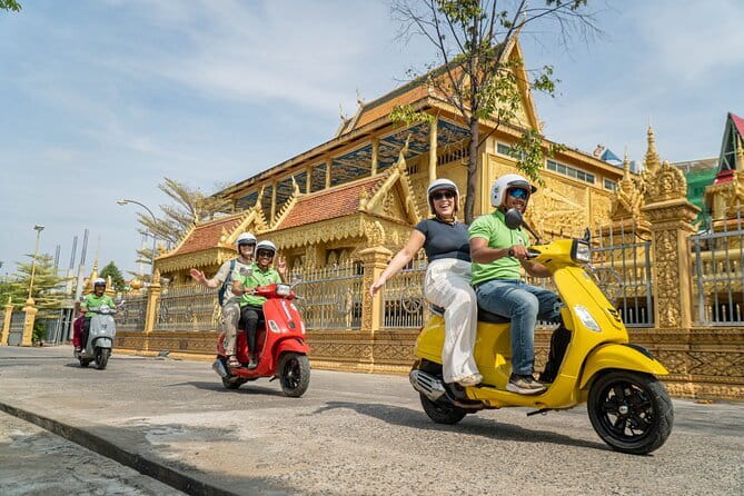 Phnom Penh: Highlights Tour Including National Museum - Riverside start: the palace complex area on the water’s edge