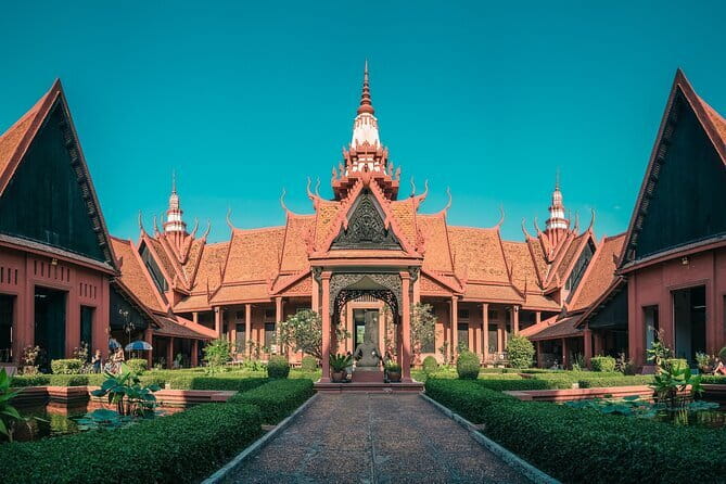 Phnom Penh Morning Breakfast, Market and Art Tour by Tuktuk - Café Chiet near the Palace: tea, coffee, and old-style building vibes