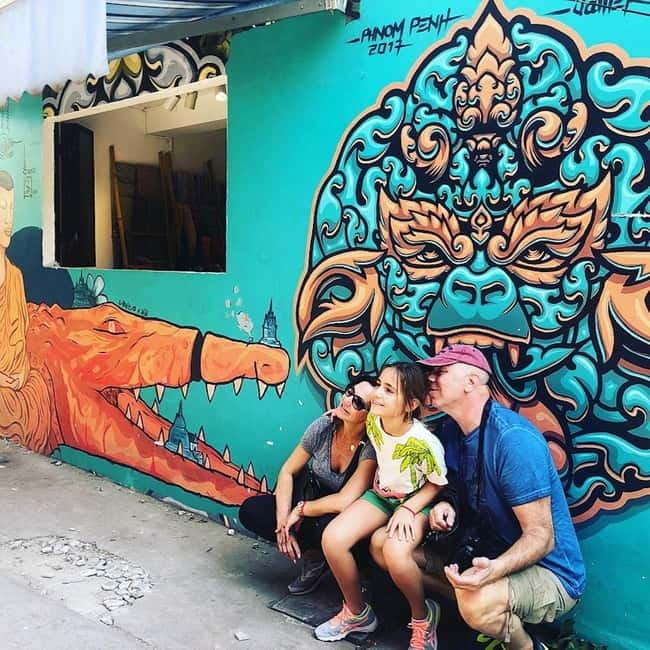 Phnom Penh: Street Art and Noodle Tour by Tuk Tuk - Beer, dinner, and street food: why the timing feels smart
