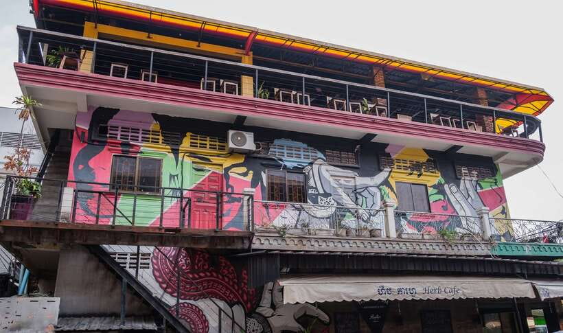 Phnom Penh: Street Art & Food Tour by Tuk-Tuk - Who Should Book This Phnom Penh Street Art and Food Tour?