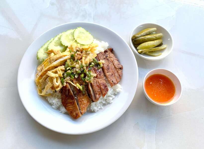 Phnom Penh: Street Art & Food Tour by Tuk-Tuk - Boeng Keng Kang Market Breakfast: Soup, Pork Rice, and Real Coffee
