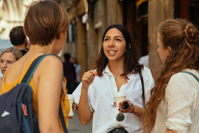 Private City Kickstart Tour: Barcelona - The Old City walk: Boqueria and Plaça del Rei in context