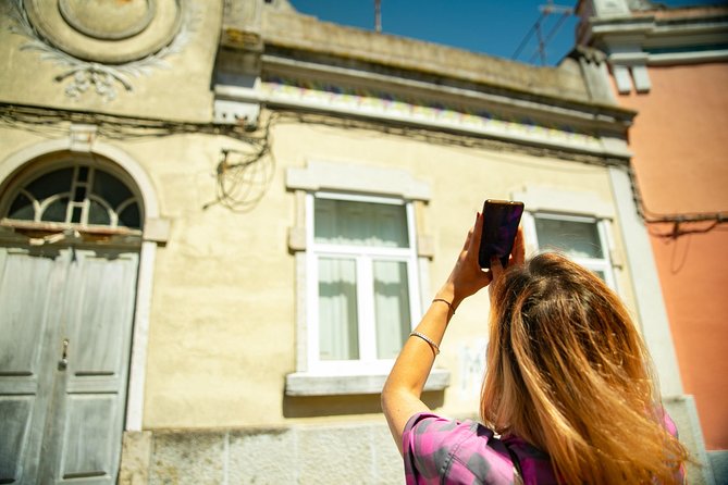 Private City Kickstart Tour: Lisbon - Chiado and Rossio: a stroll through squares that anchor your map