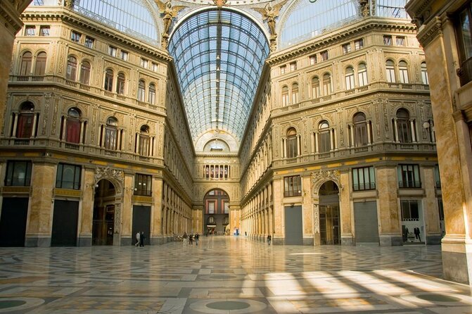 Private City Kickstart Tour: Naples - Why the local host is the real upgrade
